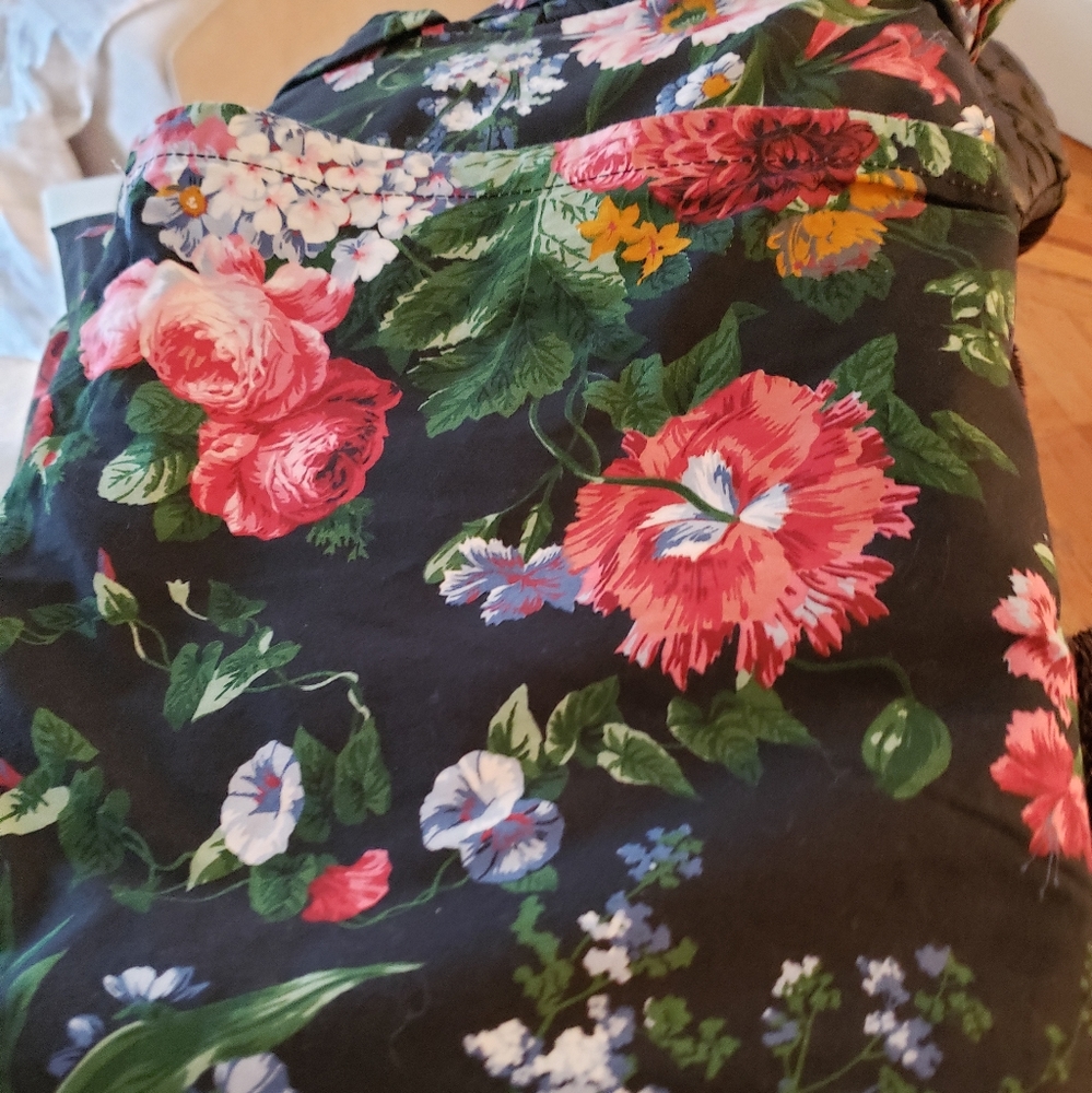 - Ralph Lauren Isadora Cossette Black Floral Flat Sheet- Damage a cut in the sh